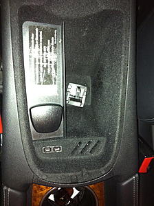 2008 GL450 Bluetooth Installation-gl450-center-console.jpg