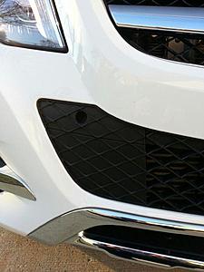 Identify this an opening in the grille of 2014 GLK250-20131207_084216.jpg