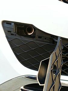 Identify this an opening in the grille of 2014 GLK250-20131207_084227.jpg