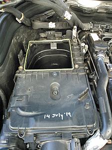 Changing the air filter on the GLK 250 Bluetec-wp_002308.jpg