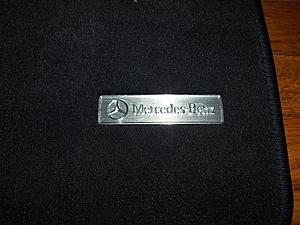 F/S C Class Carpet floor Mats with gromets and Metal Engraved Mercedes Benz Logo-cimg0455.jpg