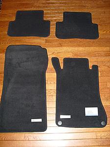 F/S C Class Carpet floor Mats with gromets and Metal Engraved Mercedes Benz Logo-cimg0452.jpg