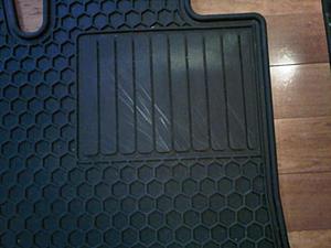 sold the C-300 all season mats up for grabs....-img-20110710-00085.jpg