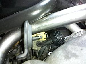 PLZ HELP! What does this connect to? It comes off of the EGR valve.-2010-06-07-16.41.45.jpg