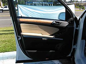 Does the ML have leather on door panels??-img_0897.jpg