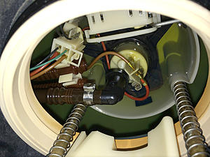 Electrical Contacts in Gasoline-w211_fuel-pump.jpeg