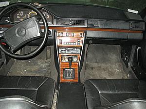 Mercedes 1990 300E, grey- 00-int-sm.jpg