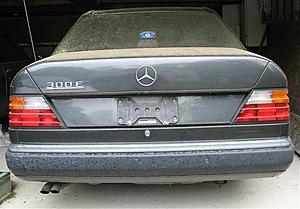 Mercedes 1990 300E, grey- 00-rearsm.jpg