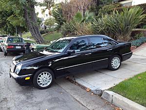 1999 E320 Blk/Blk, Excellent Condition, Service Records - 00-photo.jpg