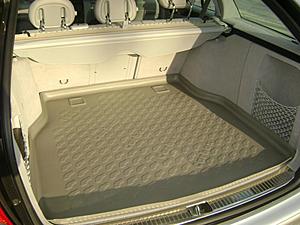 W203 (C240 station wagon) rear compartment liner-120329-022.jpg