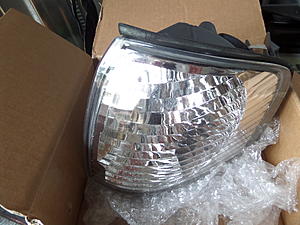 FS: W202 Side Marker Lights-sam_1442.jpg