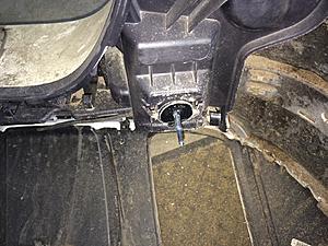 Mounting Oris hitch on 2009 ML 320 Bluetec-photo-4.jpg