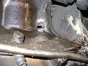 Newbie w/bad trans leak 87 420SEL-87benz_fluid_sqhole.jpg