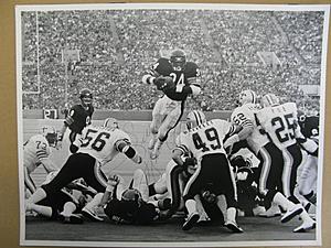Need help with valuation of Walter Payton signed photo-img_0282.jpg
