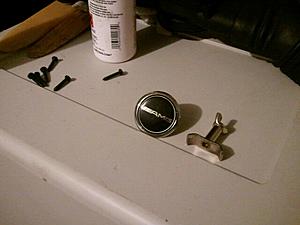 FS: MISC W202/W203/C32 PARTS-hood-emblem.jpg