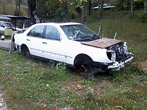 Mercedes Benz's -- PARTING OUT ---97benze320.jpg