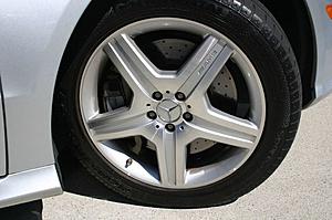 What other Mercedes vehicles share the same wheel bolt pattern as the R?-4674090_14.jpg