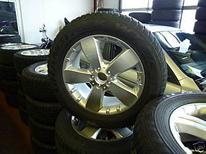 What other Mercedes vehicles share the same wheel bolt pattern as the R?-mb-tires.jpg