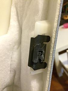 2010 MY11 R300 Panaromic Roof problems-img_3872.jpg