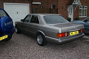 1987 300se United Kingdom  oiled plugs-dsc02058.jpg