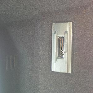 S Class AUX Port / USB port / unkown port in glove box-img_20140510_112457.jpg