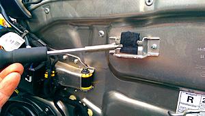 Removing W221 door-panels..-door-panel-hangs-.jpg