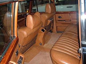 S600 Versus Mercedes-Maybach S600-600-rear-seat-iv.jpg