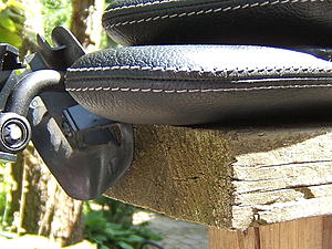FS 500SL (92) leather sunvisors (2) Black-dscf4478.jpg