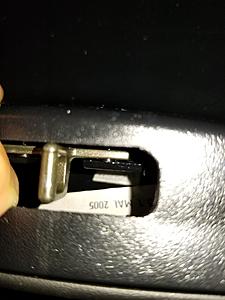 Can some post a picture of the lock-hook on the lid for the glove compartment?-20170814_195545_resized.jpg