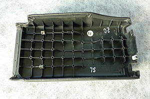 Any here knows if you can seperate the inner liner on the glove box door?-hvordan-innsiden-p-armlene-til-mercedes-sl-r230-ser-ut-med-klips-ebay.co.uk-162605888579-bilde.jpg