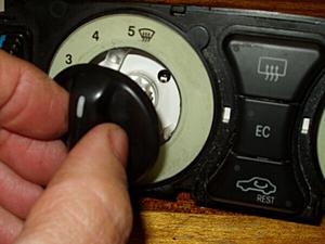 1999 SLK Climate Control Bulb Replacement???-knob.jpg