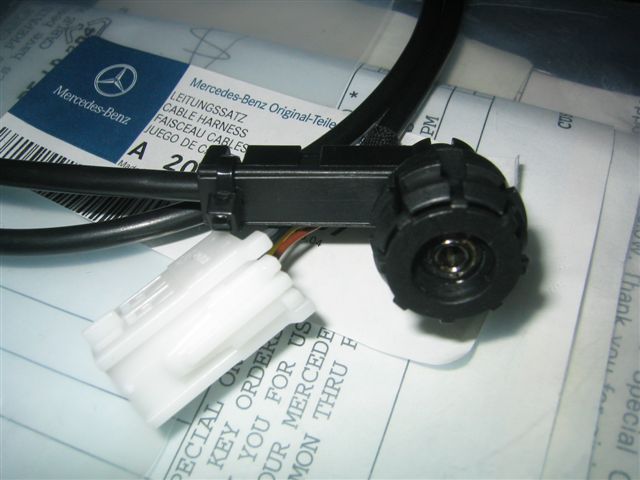 Difference Between Mercedes Benz Auxiliary Input Wiring Cables Harness Black And White from mbworld.org