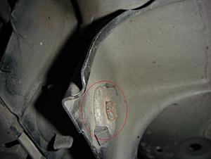 DIY: How to remove front bumper (W210)-inner-bolt-10mm.jpg