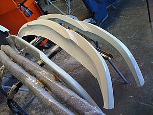 DCT MOTOR SPORTS front lip painted Brilliant silver 744; Arctic White 650-painted_w204-amg-bumper-spoiler_code-650_001.jpg
