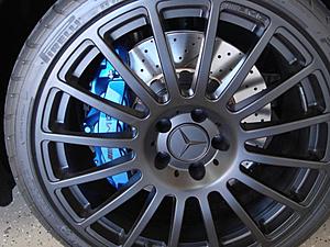 PICS REQUEST Black w211s with painted calipers-bluecalipers2.jpg