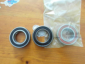 drive shaft support bearing?   (Tailshaft center bearing)-sam_1610.jpg