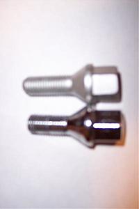 Can wheel bolts cause vibration?-lugbolts.jpg