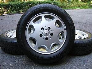 Dunlop Snows mounted on 124 series 8 hole alloys-dunlop_snow_tires_003.jpg