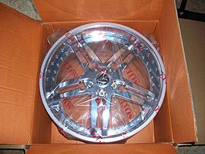 Brand New 20&quot; MHT Chrome Paragon Wheels-mht-inner-box-opened-reveal-brand-new-wheel-wrapped-oem-wrapper.jpg