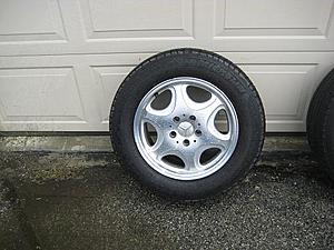 FS: OEM W140 16" RIMS WITH NEW TIRES-img_0905.jpg