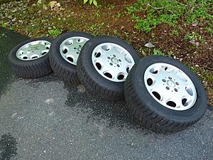 W124 15&quot; 8-hole wheels (with snow tires)-p1060369.jpg