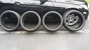 Vredestein Ultrac Sessanta  285/25/20   245/30/20    9/10 Tread left 0 obo-20141010_144353.jpg