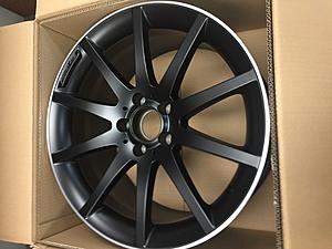 FS: New R172 AMG High Sheen Matt Black AMG Rear Rim-rim.jpg