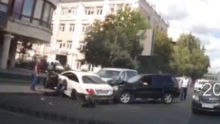 CL Takes Out Four Cars in Botched Passing Maneuver