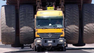 Mercedez-Benz’s Actros Carries Dump Truck like a 220 Ton Toddler
