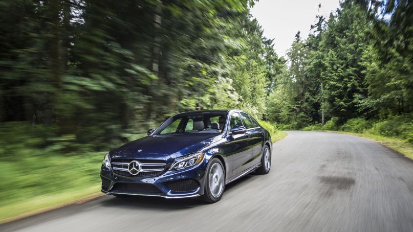 2015-mercedes-benz-c400-4matic-front-three-quarter-in-motion-05
