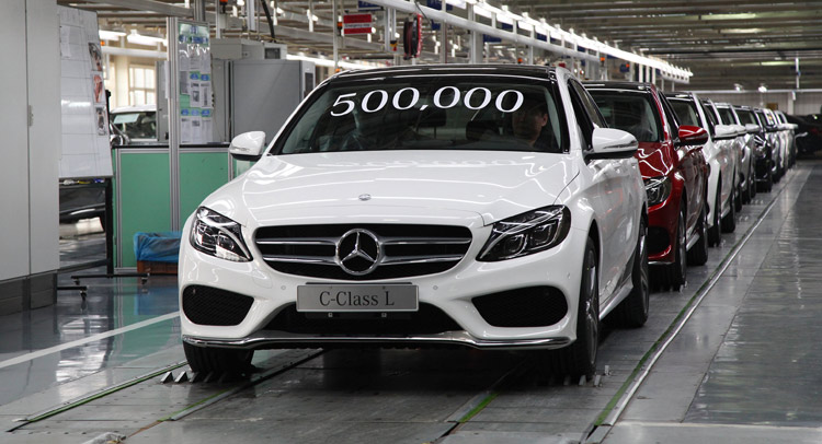 Mercedes-Benz-500000th-car-made-in-China-0