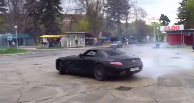 Mercedes-Benz SLS AMG Doing Crazy Donuts