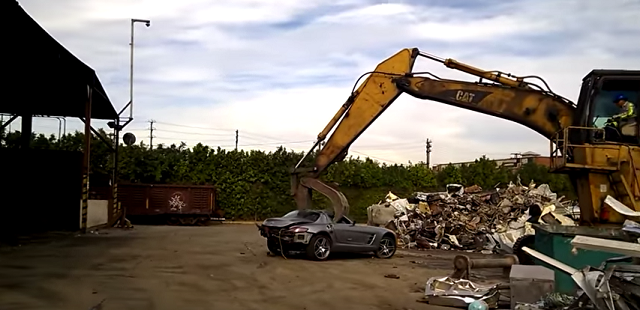 What Happens to This Mercedes-Benz SLS AMG is Absolutely Clawful