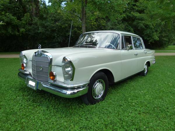 Pretend You’re Warren Buffett on a Budget With This Classic Mercedes